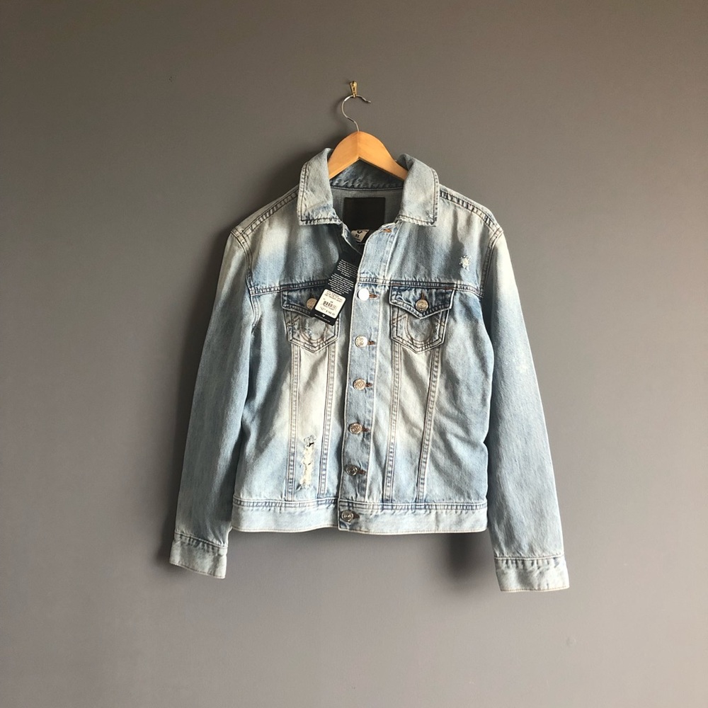 BNWT True Religion distressed denim jacket…
